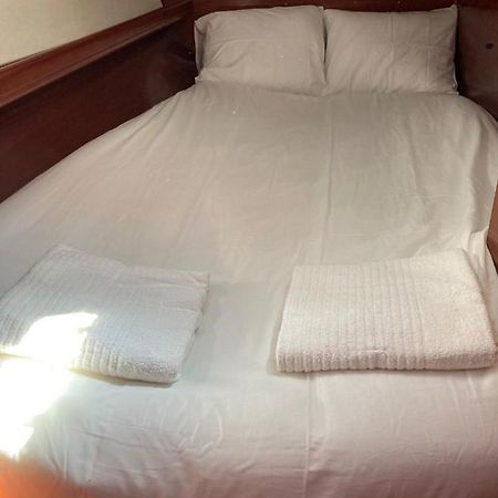 Sea Bloom - Sleep & Sail In Tejo Hotel Lisboa Kültér fotó