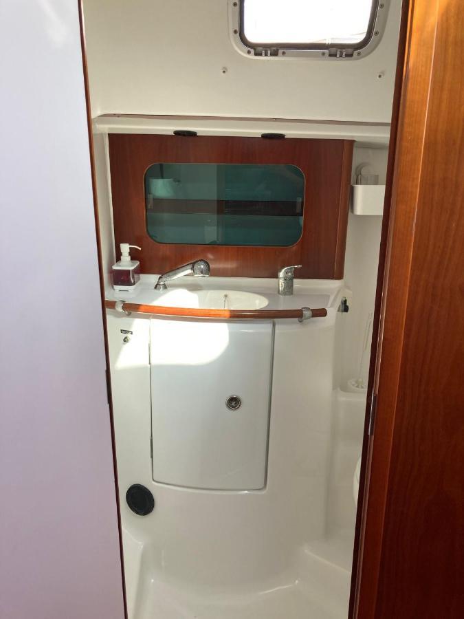 Sea Bloom - Sleep & Sail In Tejo Hotel Lisboa Kültér fotó
